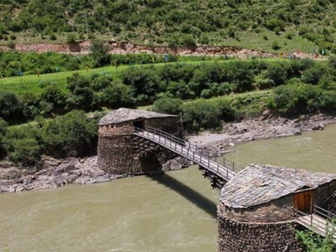 我很較牛的木橋不用一釘一鉚六百年不倒，紅軍長(zhǎng)征曾經(jīng)過(guò)